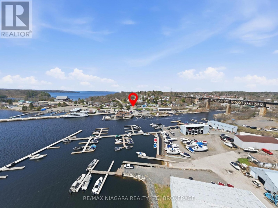 22 BAY STREET, Parry Sound