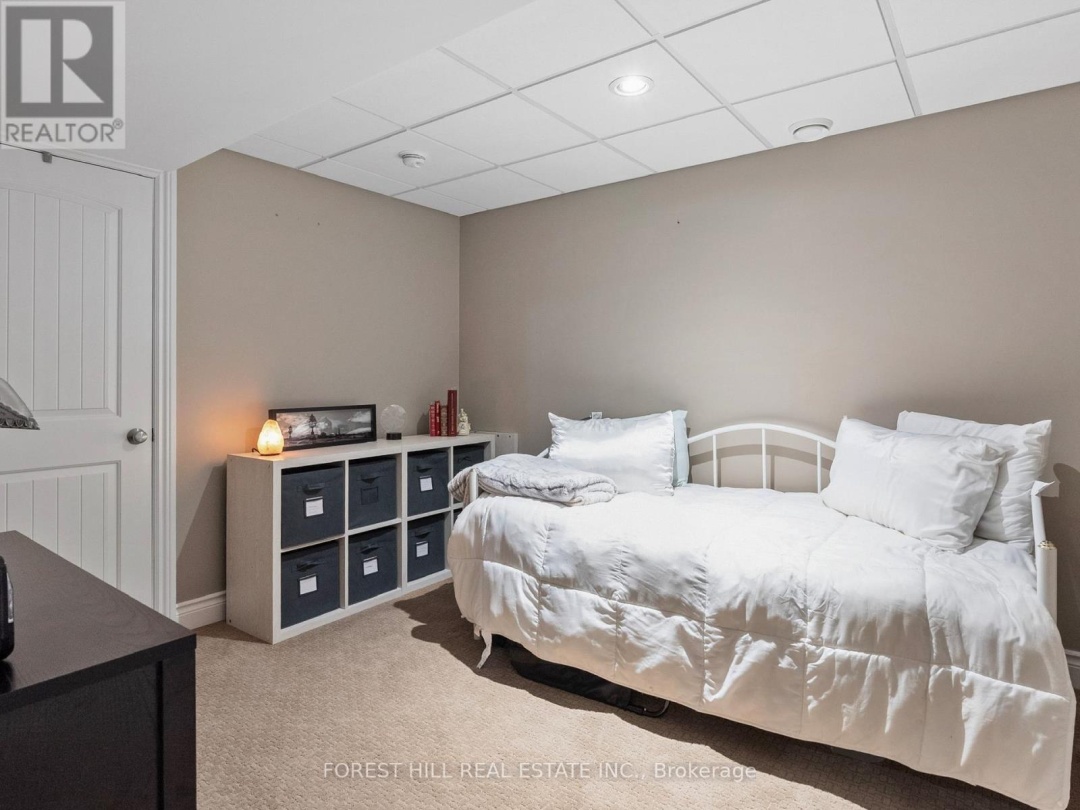 1025 TOWER CRESCENT, 