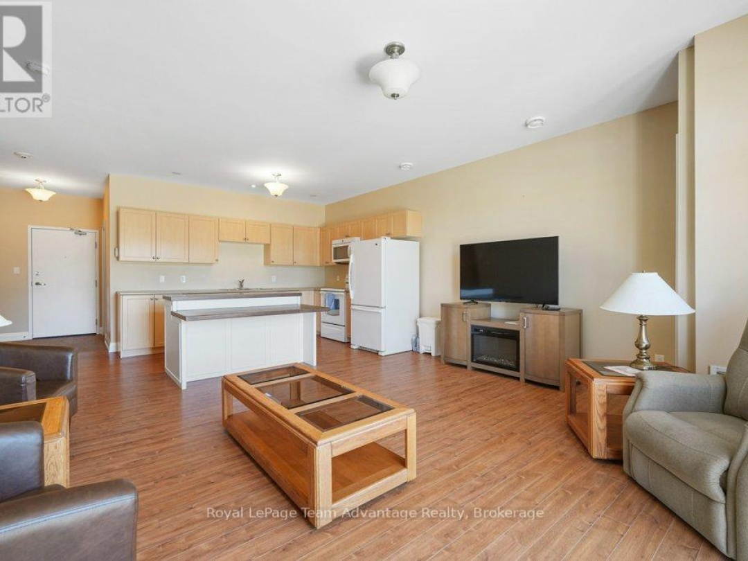 203 - 20A SILVER BIRCH COURT,