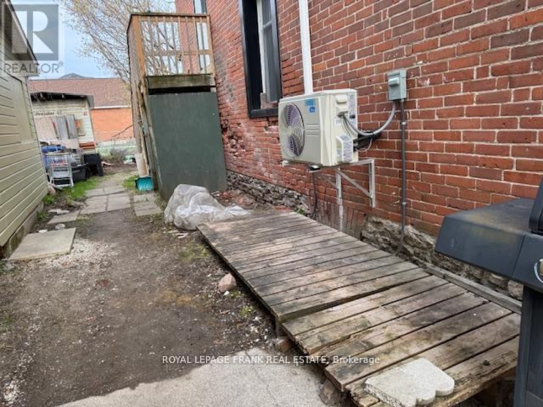 49 MAIN STREET, Kawartha Lakes (Bobcaygeon)