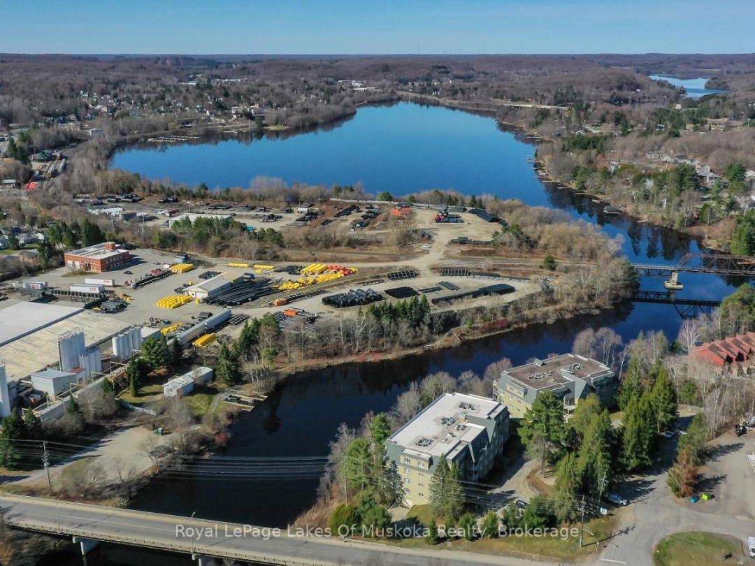 207 - 31 DAIRY LANE, Muskoka River