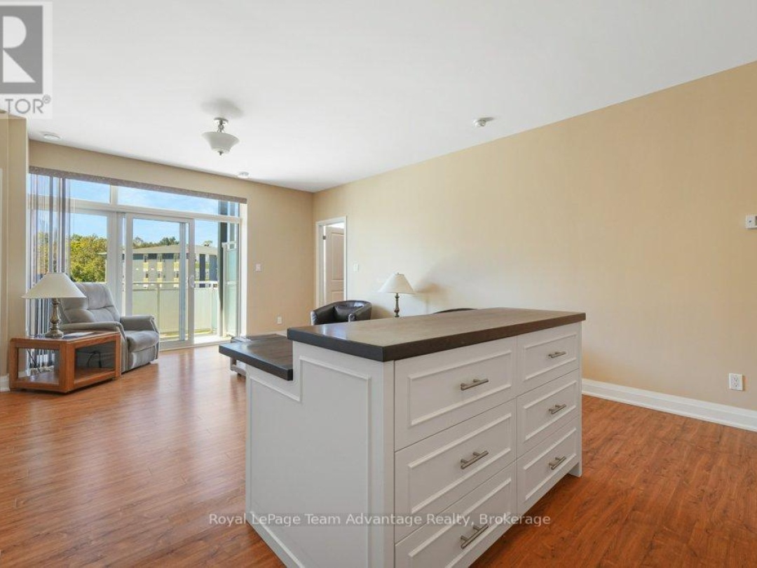 203 - 20A SILVER BIRCH COURT,
