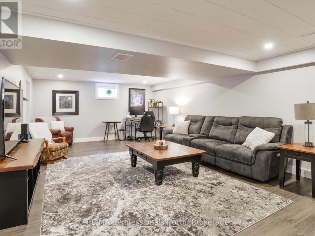 19 SELKIRK DRIVE, Huntsville (Chaffey)