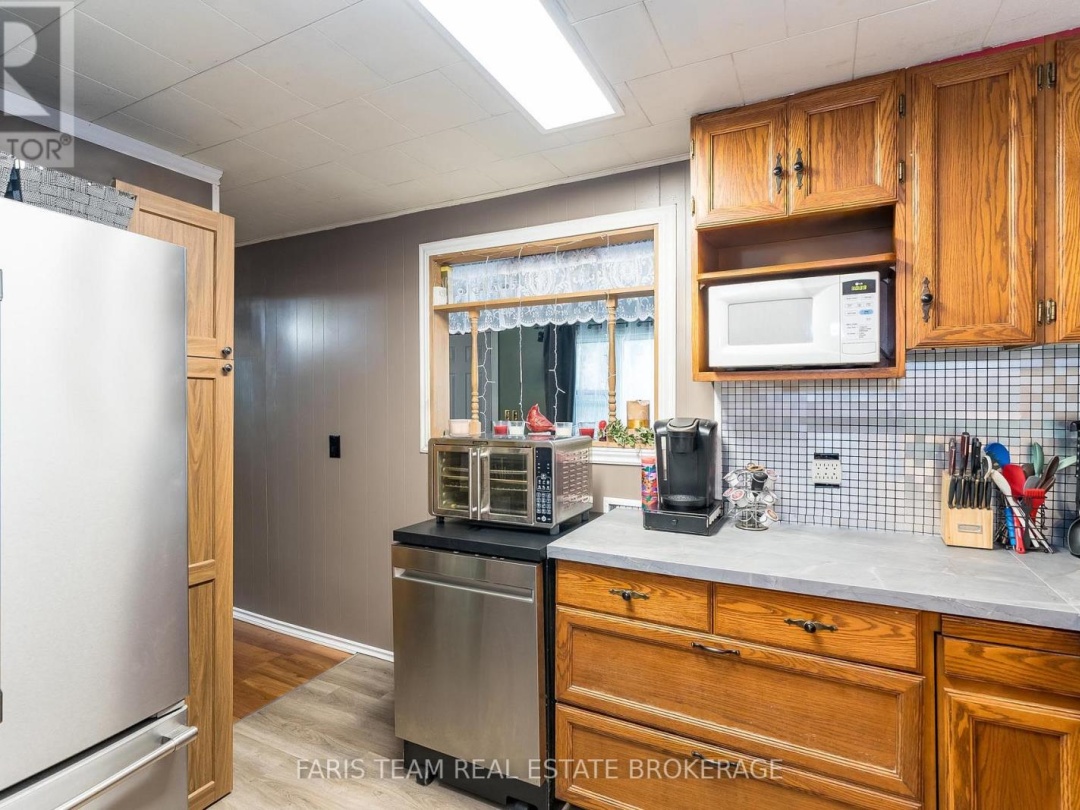 3425 CORONATION AVENUE, Severn (West Shore)