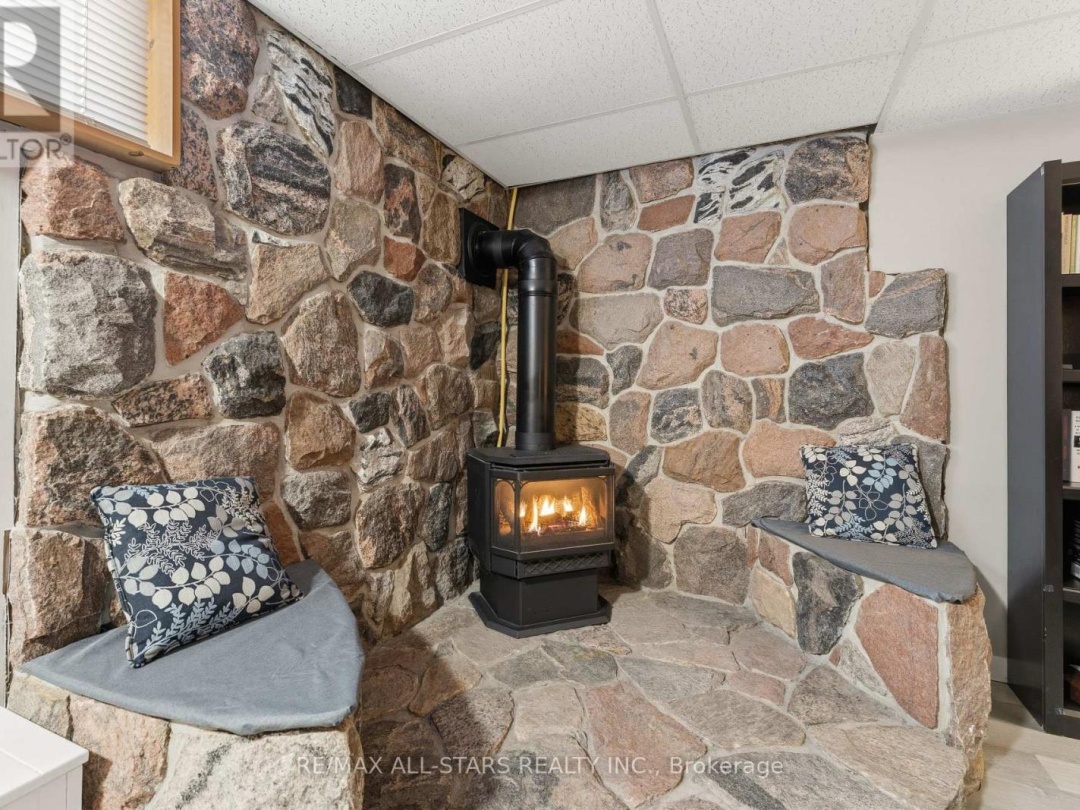 49 KENNEDY DRIVE, Kawartha Lakes (Fenelon Falls)