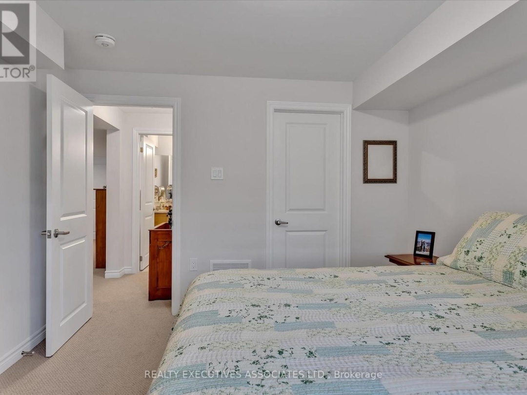 36 - 17 LAKEWOOD CRESCENT, 