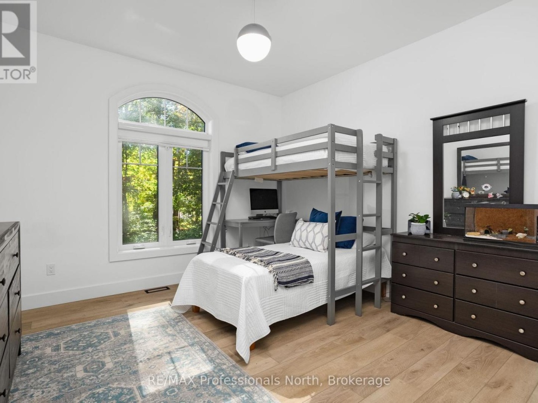 1034 XAVIER STREET, Gravenhurst (Morrison)