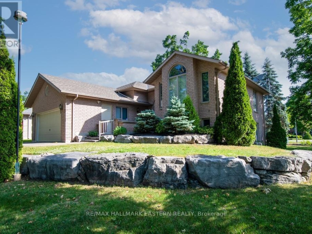 2 HUNTINGWOOD CRESCENT, 