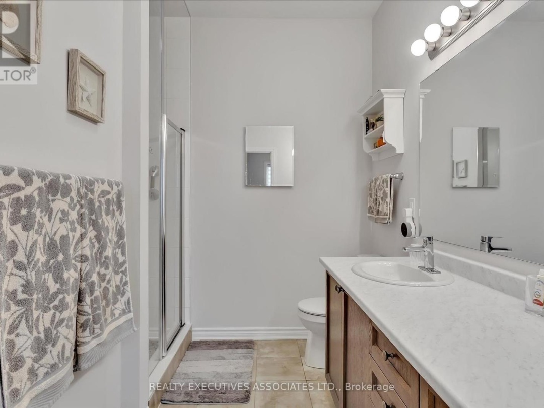 36 - 17 LAKEWOOD CRESCENT, 