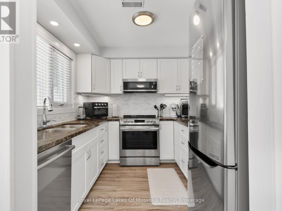 4 - 1551 HIDDEN VALLEY ROAD, Peninsula Lake