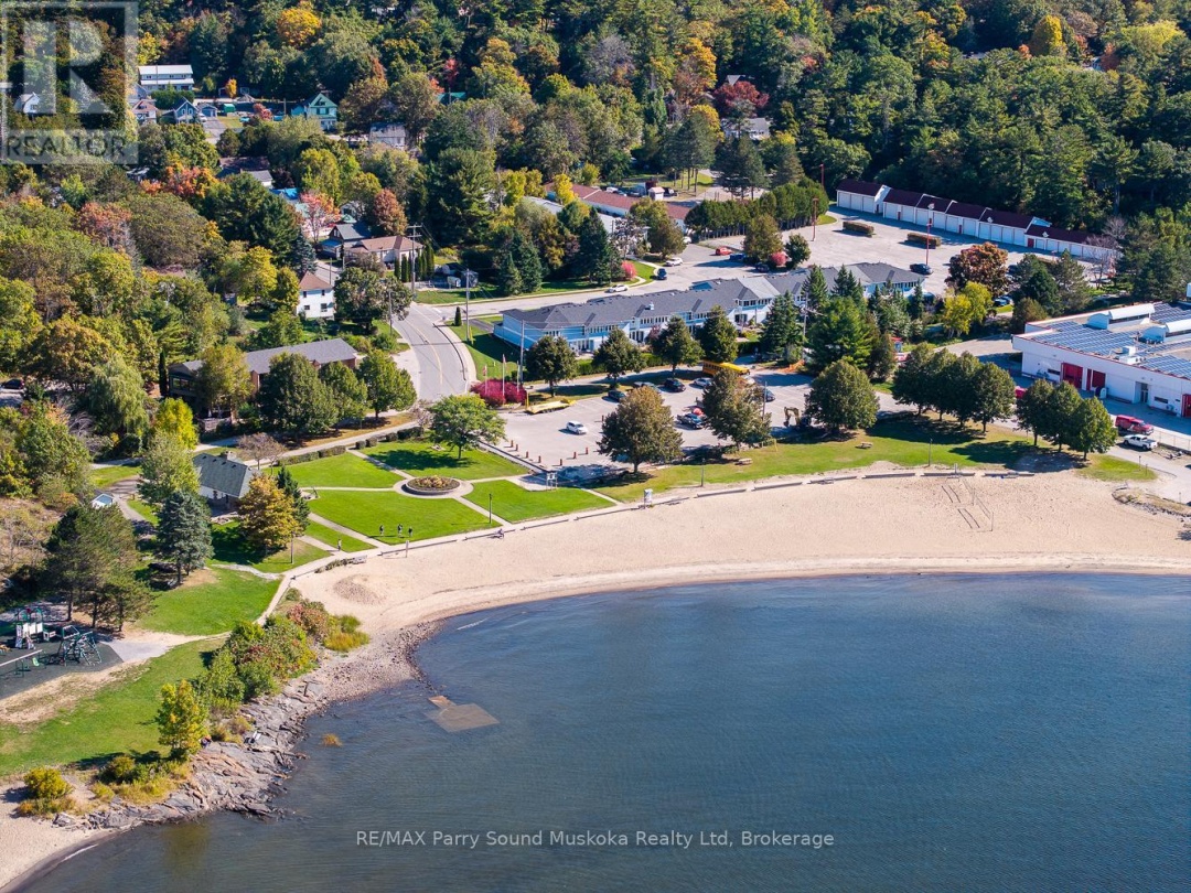 18 GEORGIAN BAY AVENUE, Parry Sound