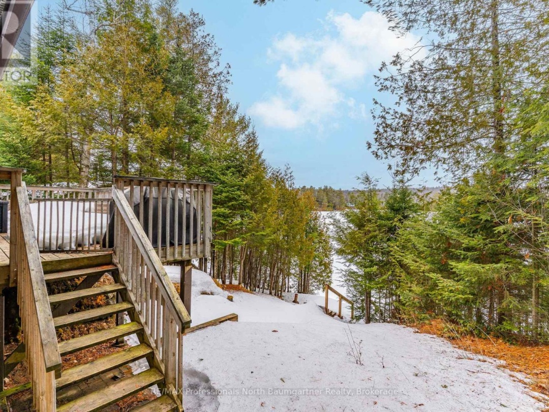 1012 COULSON LANE, Gooderham Lake