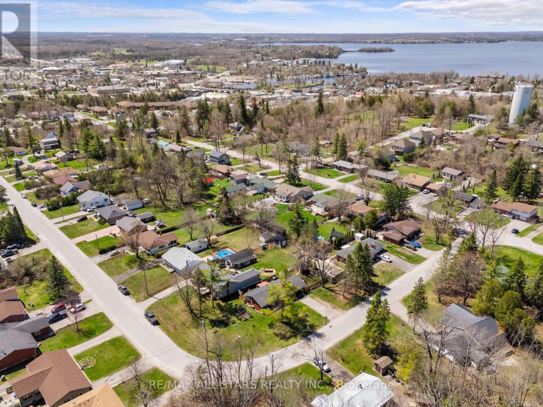 49 KENNEDY DRIVE, Kawartha Lakes (Fenelon Falls)