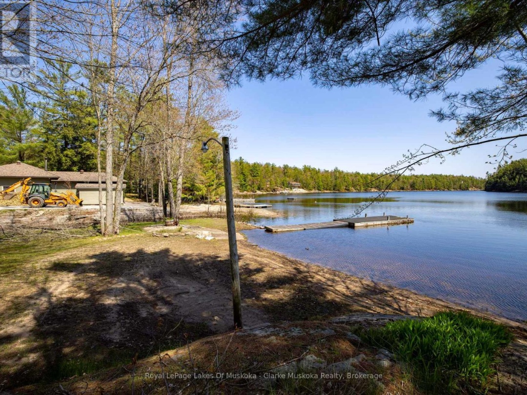 525 HIAWATHA ROAD, Gibson Lake