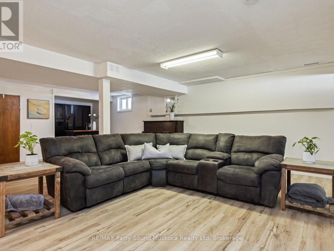 31 LAKE FOREST DRIVE, McDougall