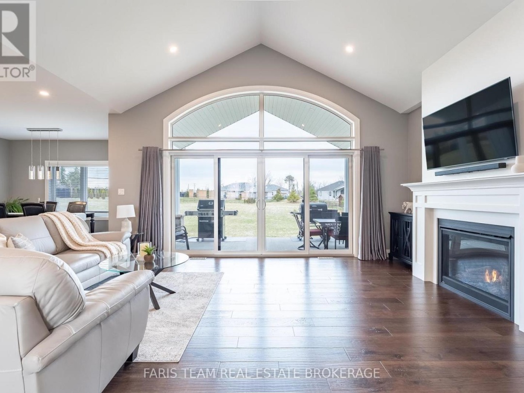 5 BREANNA BOULEVARD, 
