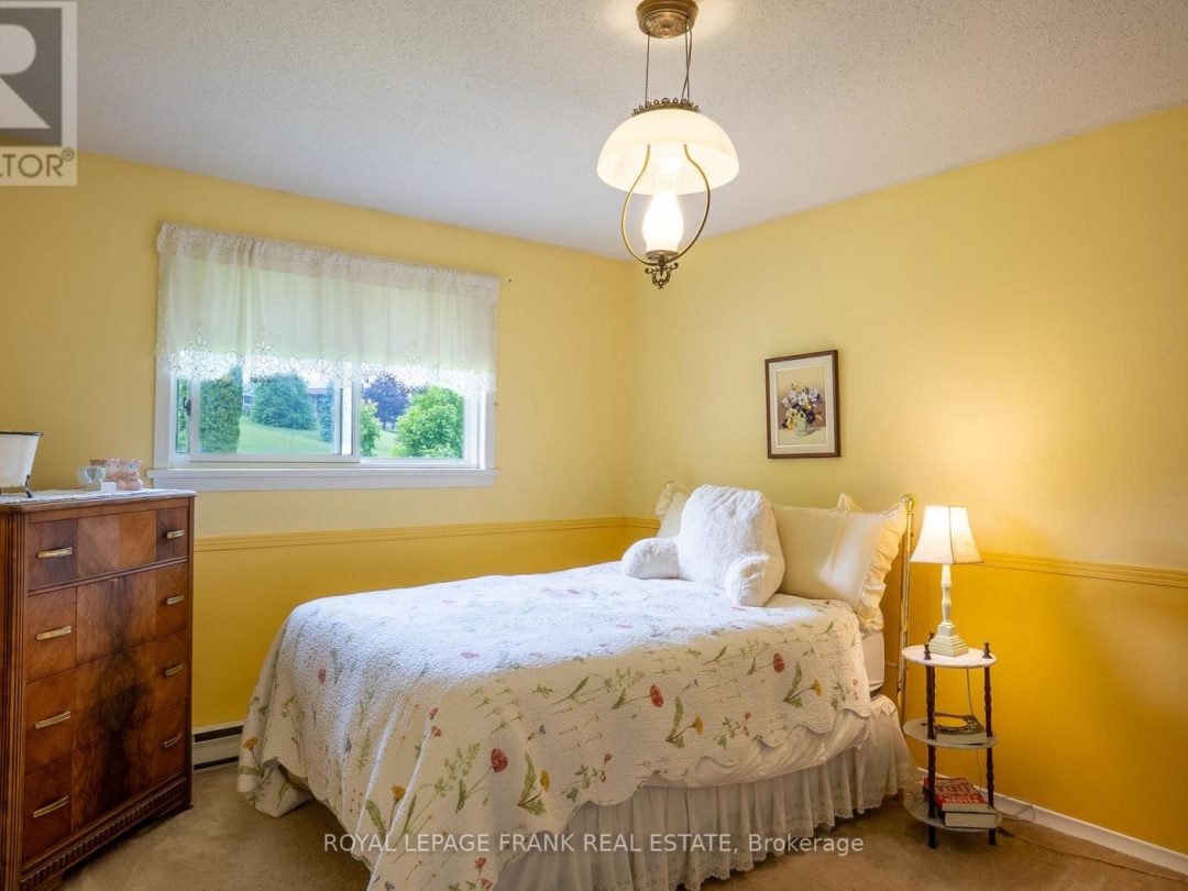383 OLD SURREY LANE, Pigeon Lake