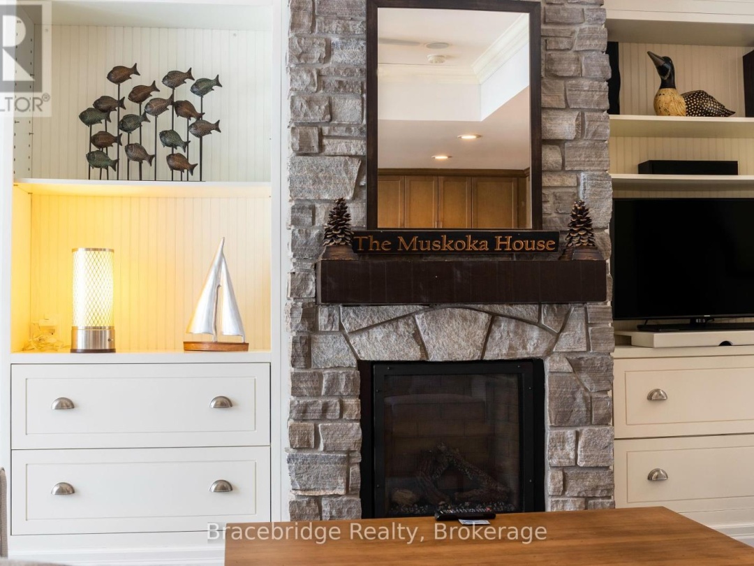 G103 D1 1869 Muskoka 118 Highway W, 