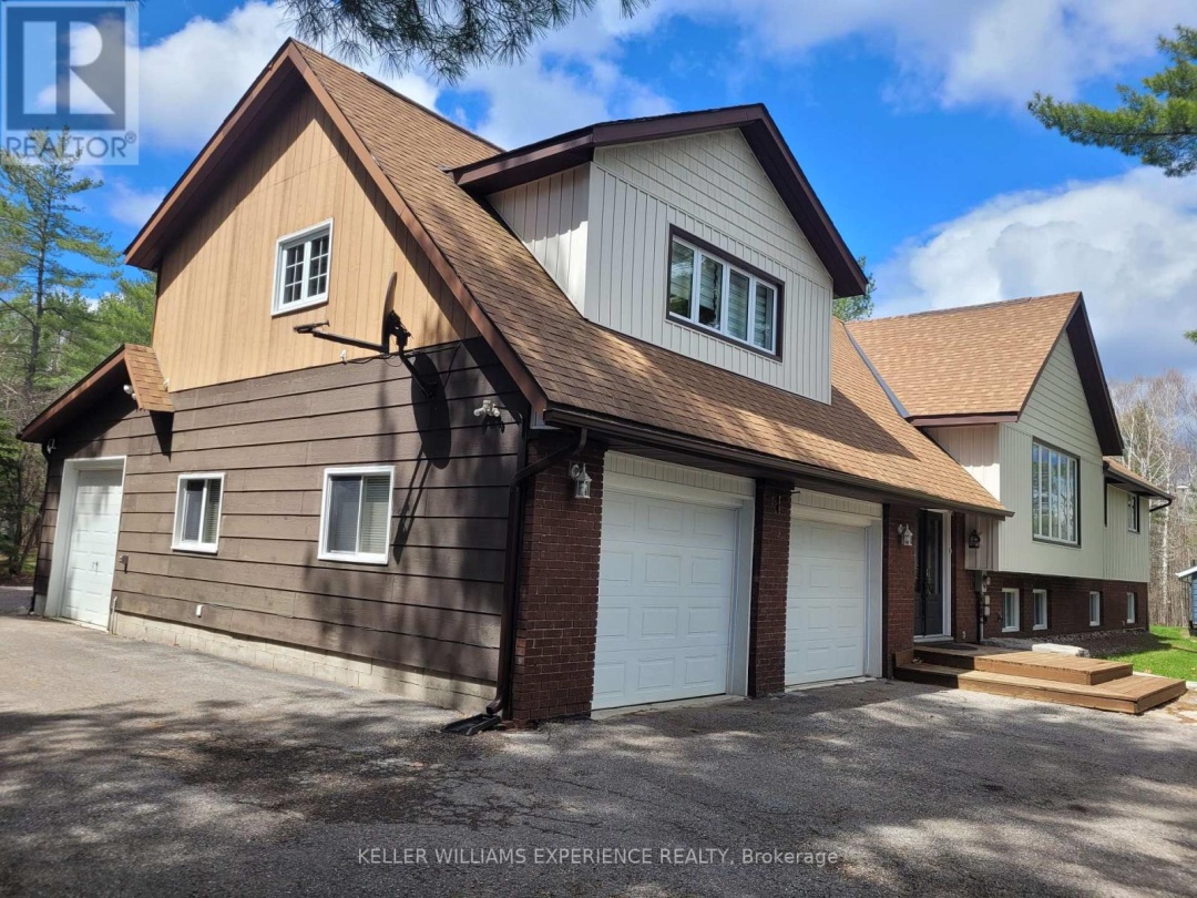 1936 PENINSULA POINT ROAD, Sparrow Lake
