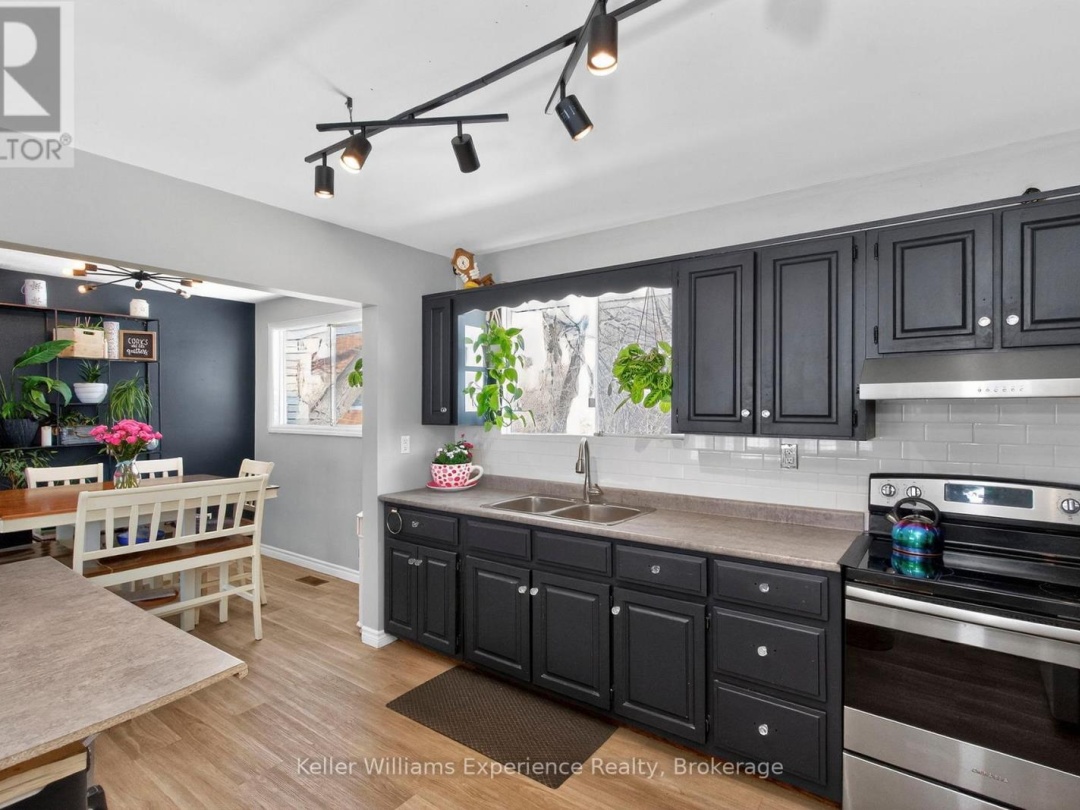 229 MOUNTAIN AVENUE, Tay (Waubaushene)