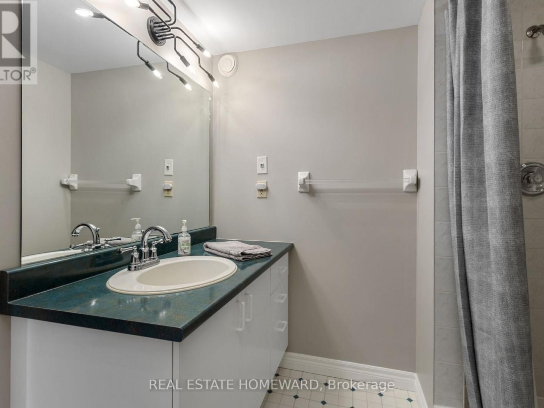 69 ISLAND BAY DRIVE W, 