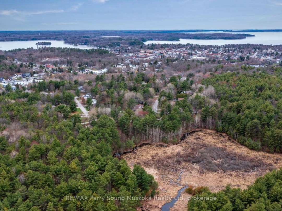 11 BRENDA AVENUE, Parry Sound