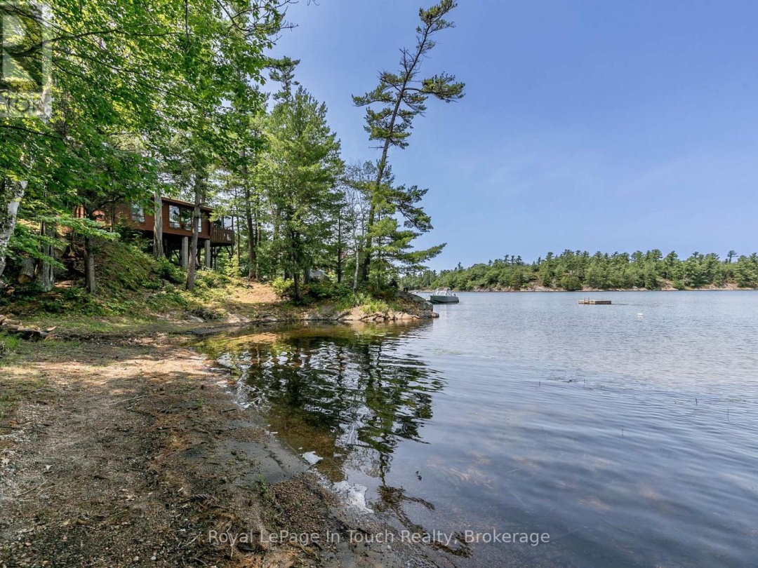 B207-7 WAHSOUNE ISLAND, Georgian Bay
