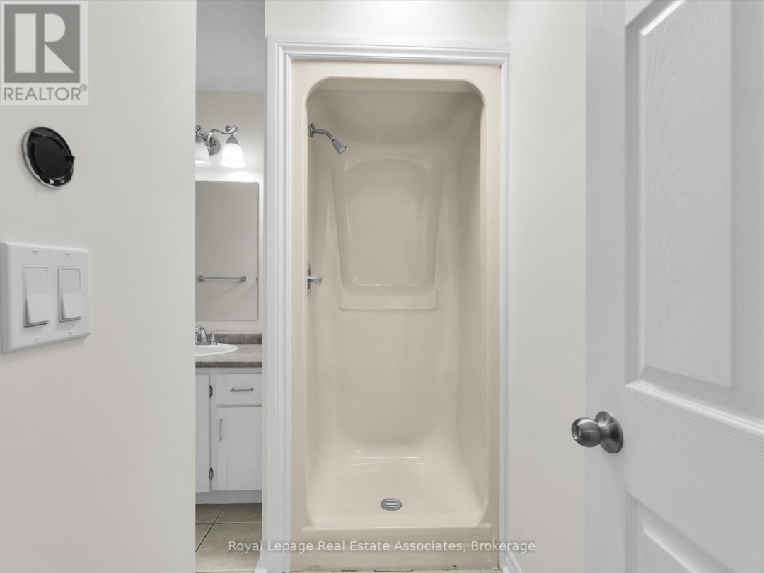 16 - 1581 HIDDEN VALLEY ROAD, 