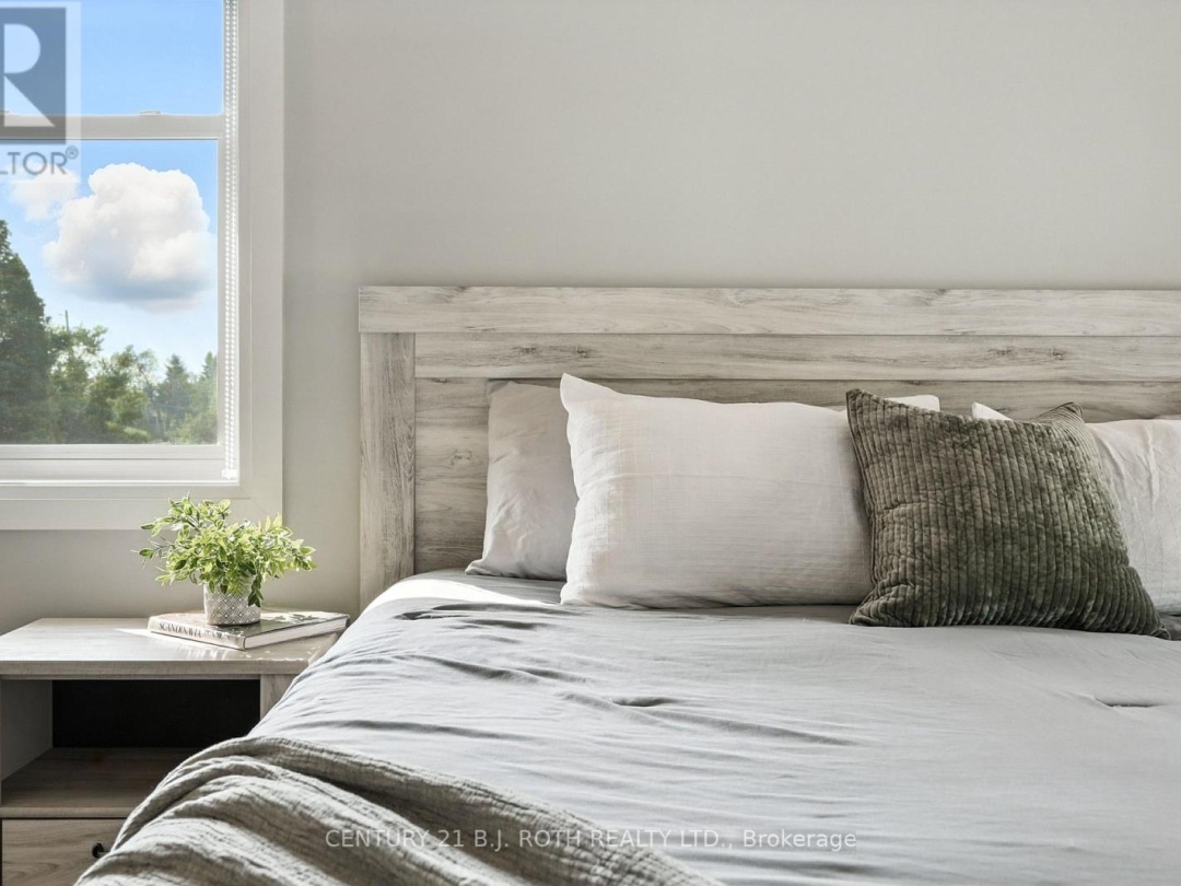 3510 BRENNAN LINE W, 