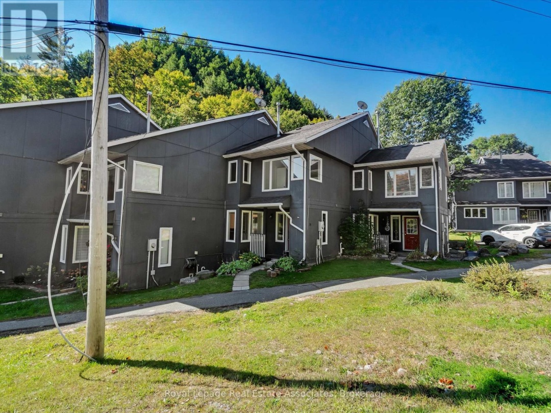 16 - 1581 HIDDEN VALLEY ROAD, 