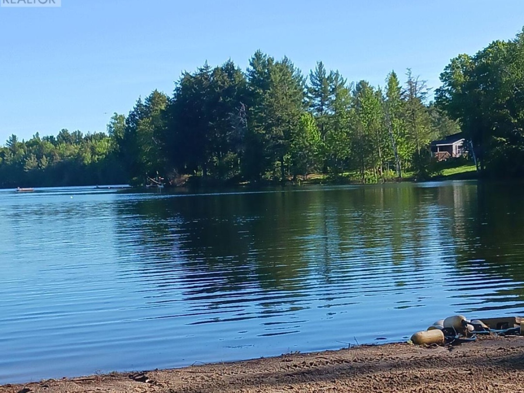 712 POPLAR CRESCENT, Bonnie Lake