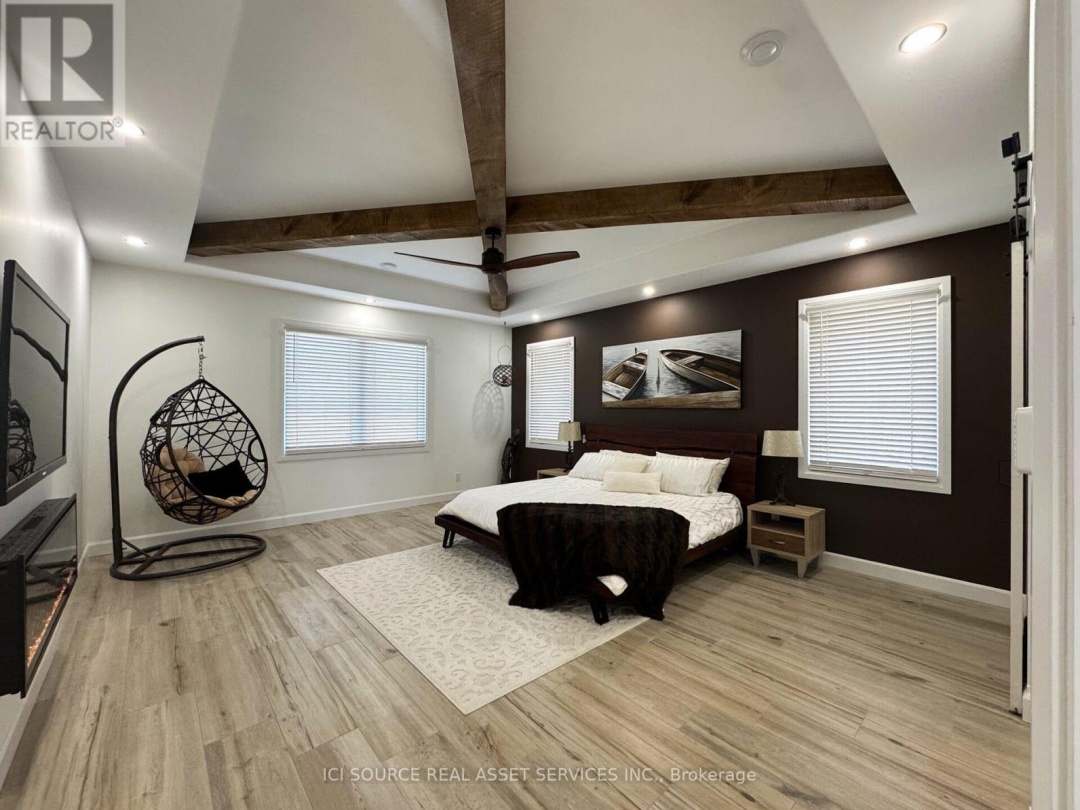 18 SWAN LANE, 