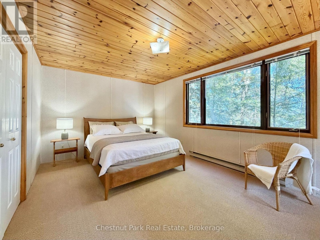1062 ELMHURST LANE, Kennisis Lake