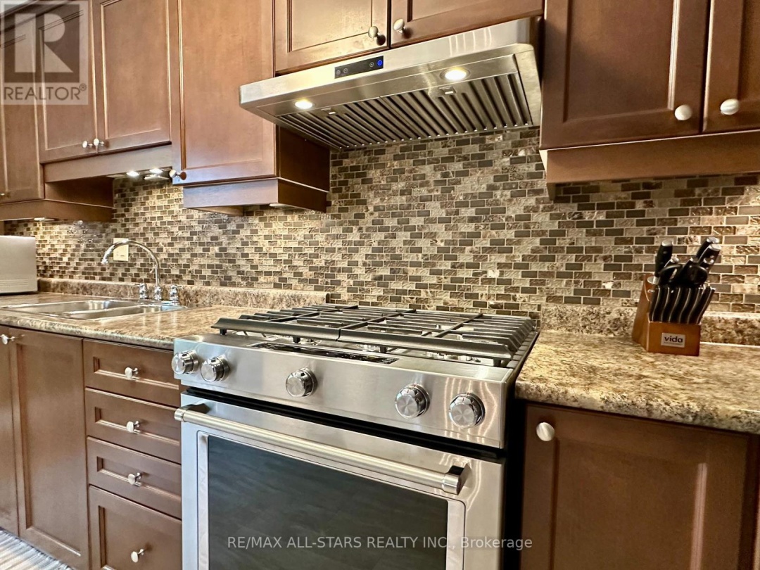 243 WEST STREET, Kawartha Lakes (Bobcaygeon)