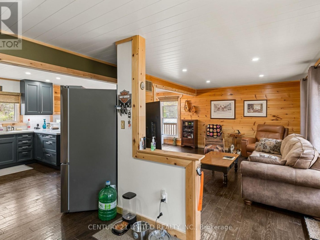 1001 ENGLISH CIRCLE, Tamarack Lake