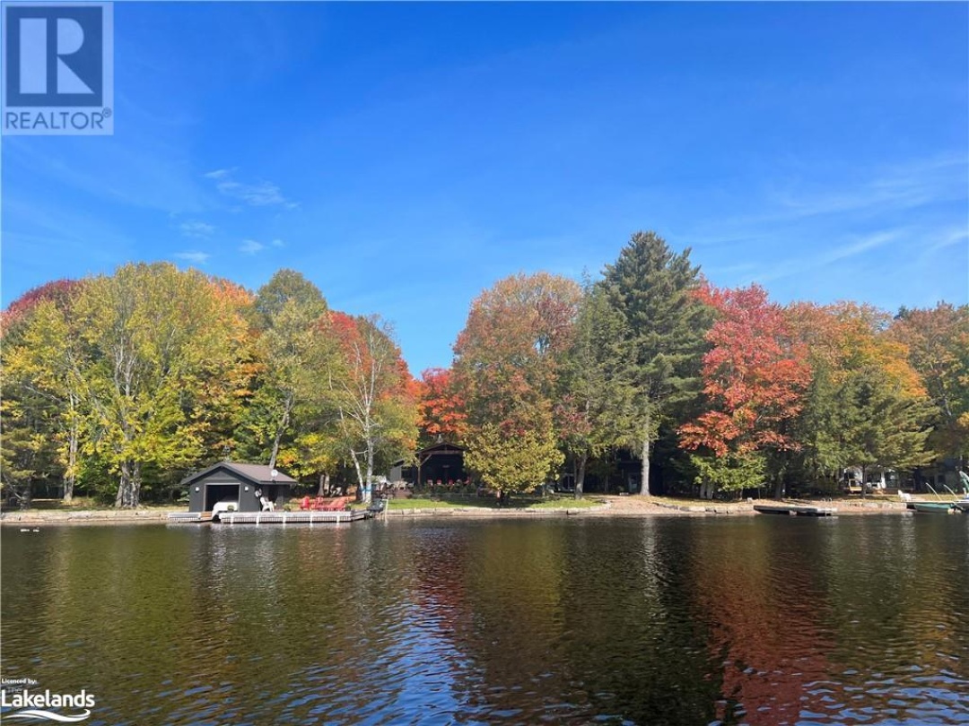 1045 Maplewood Road E, Muskoka River