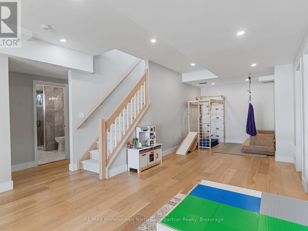 4318 GLAMORGAN ROAD, Haas Lake
