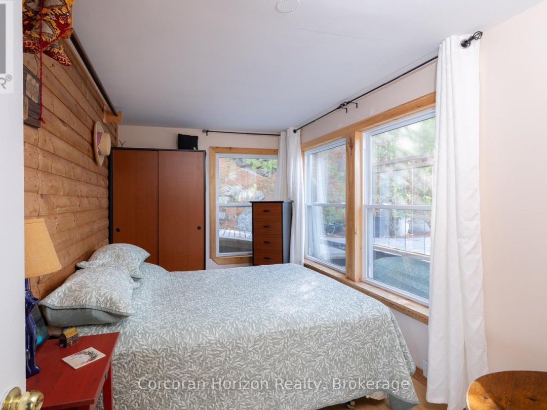 566 HUNGRY BAY ROAD W, 