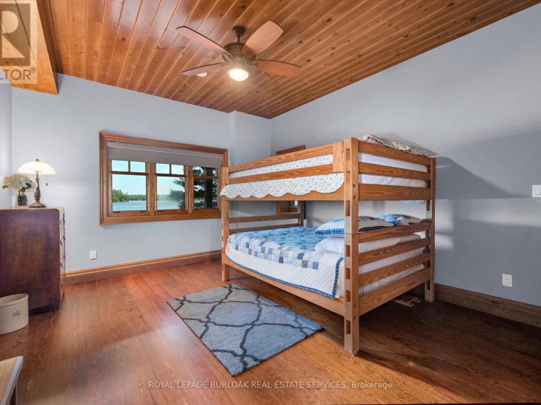 990 HASKETT'S DRIVE, Six Mile Lake
