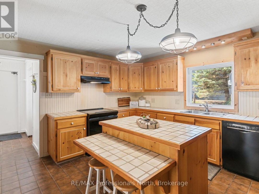 16 HIGHLAND GATE BOULEVARD, Minden Hills (Anson)