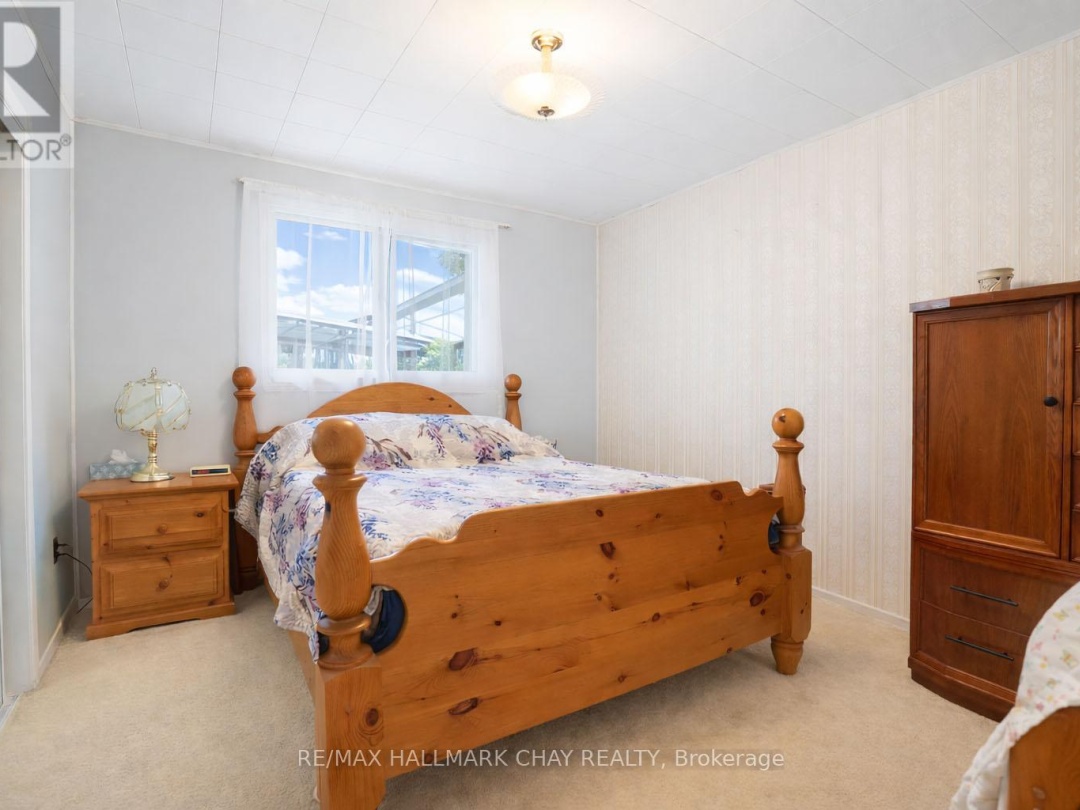 8315 93 HIGHWAY, Tiny