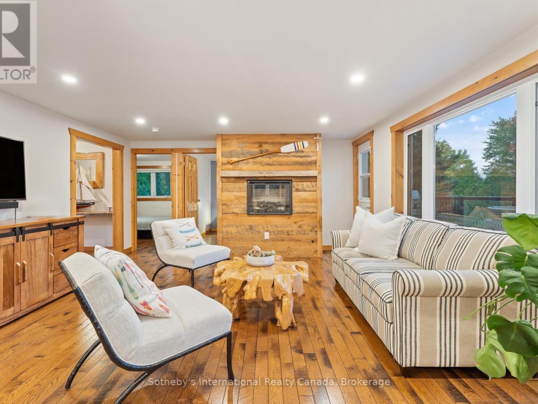 1111 MAPLEHURST DRIVE, Peninsula Lake