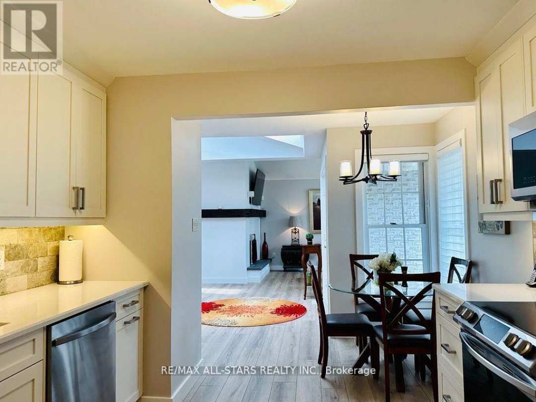 36 RUSSELL HILL ROAD, Kawartha Lakes (Bobcaygeon)