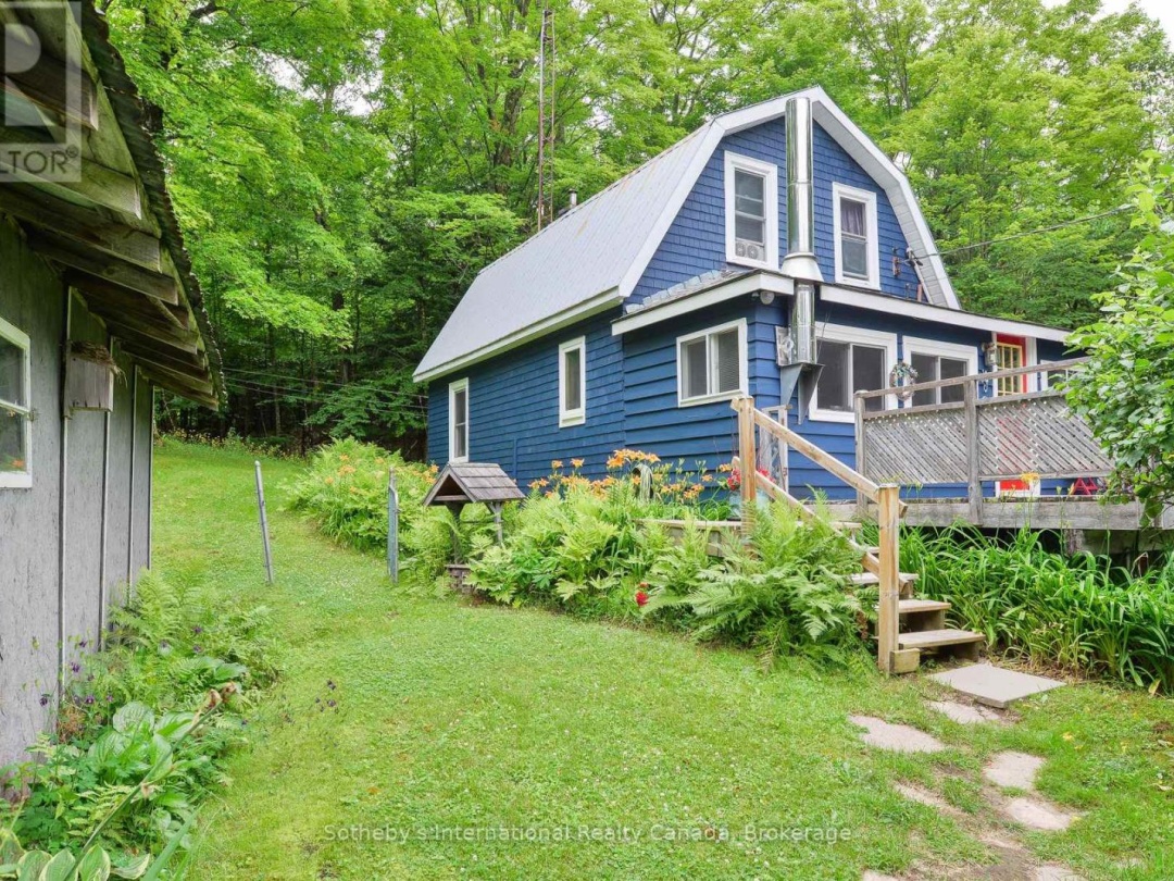 1079 HEWLITT ROAD, 