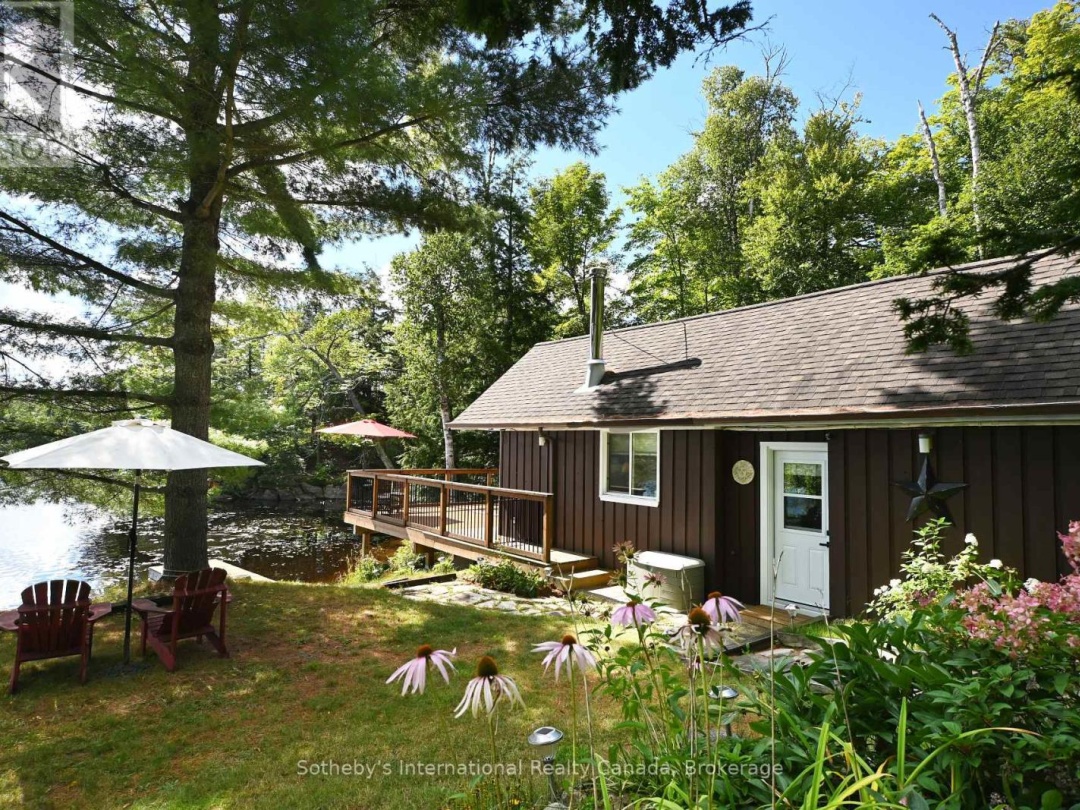 28 PINEWOOD ROAD, Long Lake