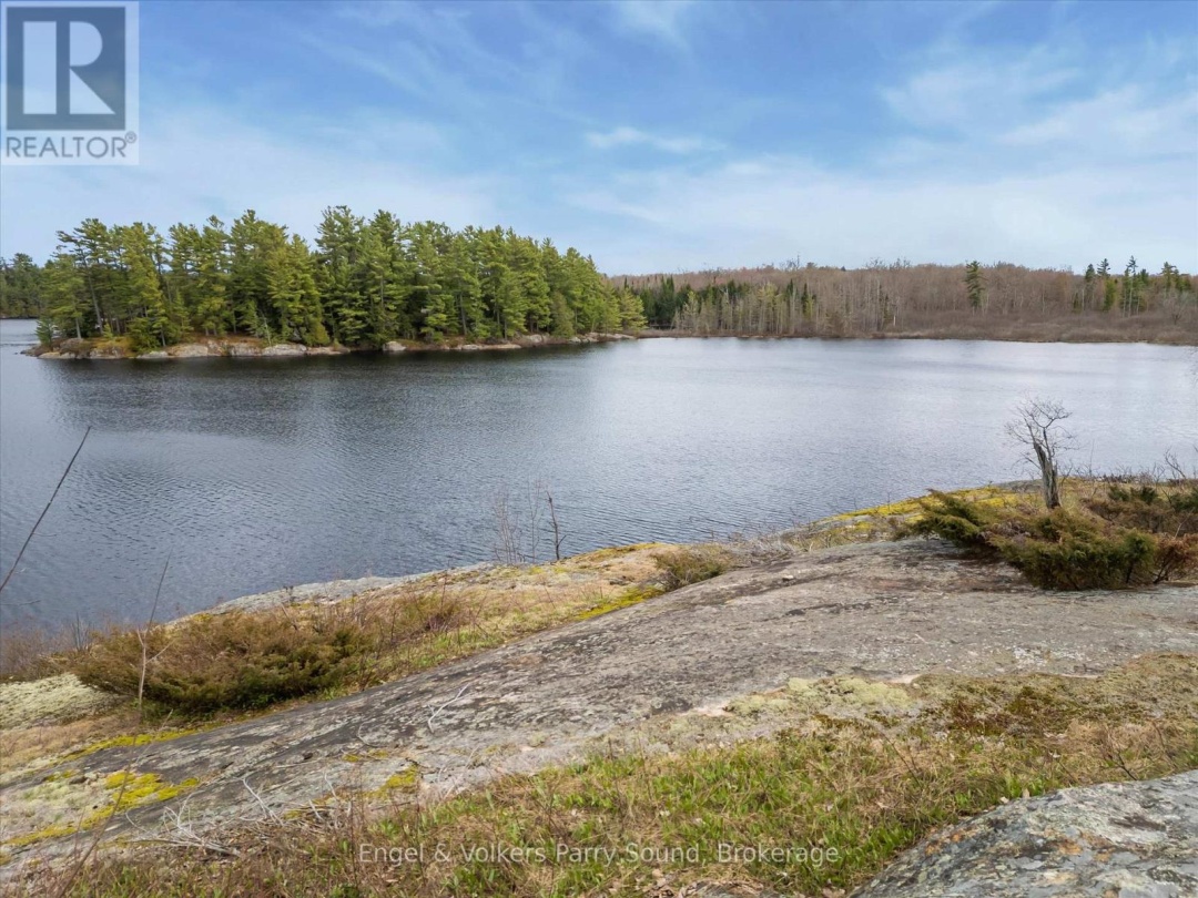 185 LOCH ERNE ROAD, Vowel Lake