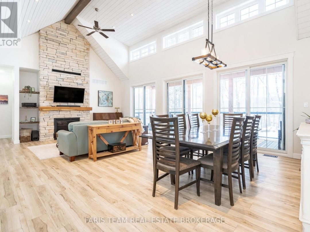 32 LEISURE COURT, 