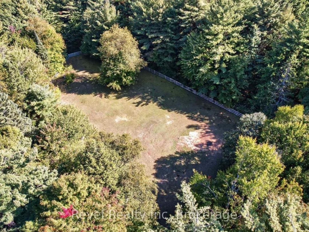 7190 93 HIGHWAY, Tiny