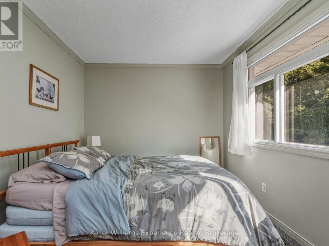 19 HURON TRAIL, Six Mile Lake