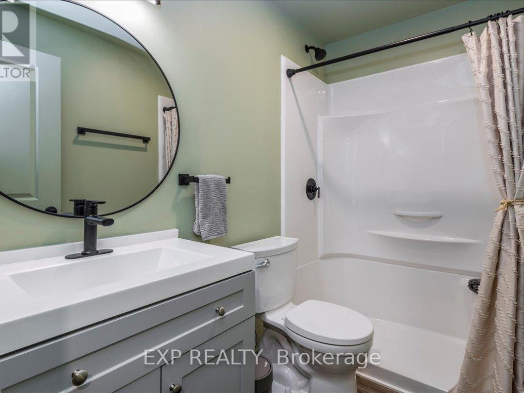 51 HUNTER AVENUE, Tay (Victoria Harbour)